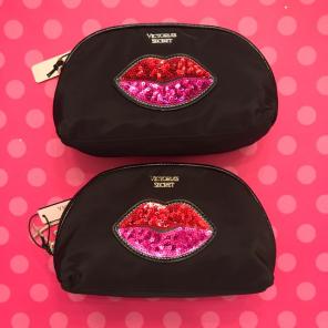 VS RUNWAY PATCH ON THE GO BEAUTY BAG