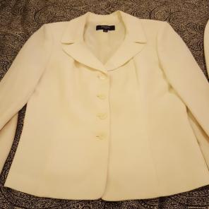 Jones Wear size 12 skirt suit