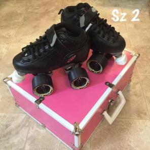 Youth Carrera Boxer Skates w/case sz 2