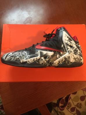Nike Lebron Graffiti