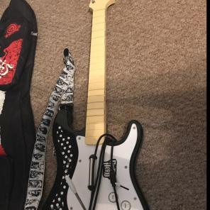 xbox guitar hero guitar and bag