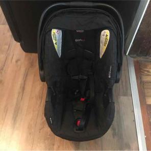 Britax B-Safe 35 black infant car seat
