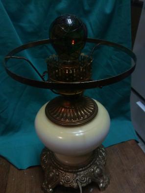 Vintage 3 way hurricane table lamp