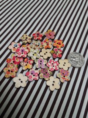 Flower wooden buttons