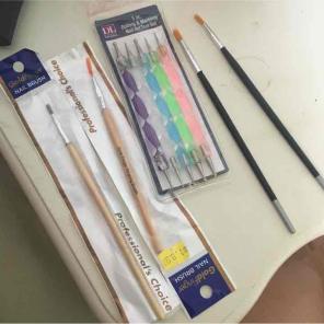 4 nail brushes and a 5 pc. dotting tools