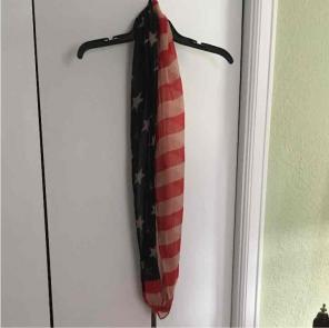 AMERICAN FLAG SCARF