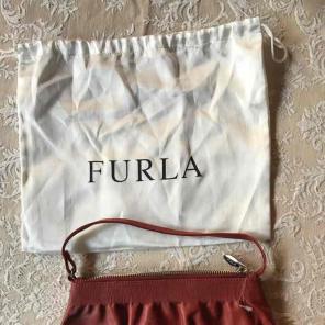 Red clutch