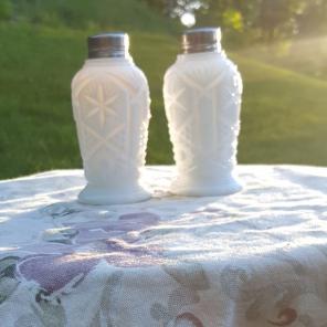 Vintage starburst design S&P shakers