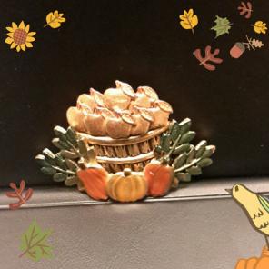HOLIDAY BROOCH