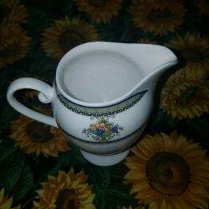 MIKASA CREAMER SERVER (NEW)