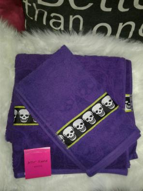 Betsey bath and hand towel set