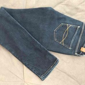 Dark wash skinny jeans