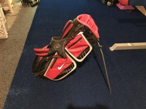 NIKE GOLF BAG + CLUBS