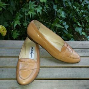ENZO ANGIOLINI Tan Flats Shoes Size 8