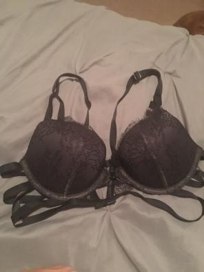 Victoria Secret Strappy Push Up Bra