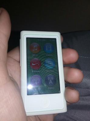 Ipod nano 7th generation with charger