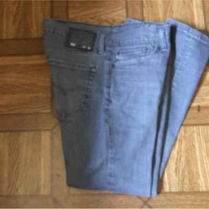 Levi's color grey