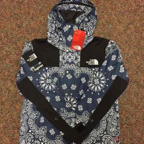 Supreme x TNF Blue Paisley Bandana