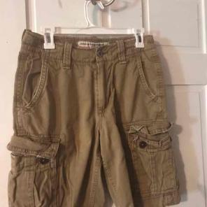 American Eagle khaki cargo shorts 28