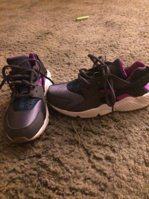 Nike Hurrache Size 5.5 Girls