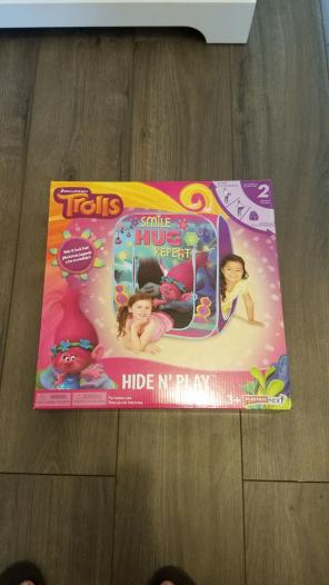 NIB TROLLS HIDE N' PLAY TENT