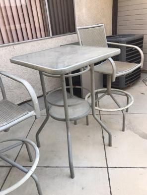 Patio Set *MUST PICK UP*