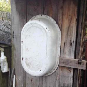 Antique porcelain tub