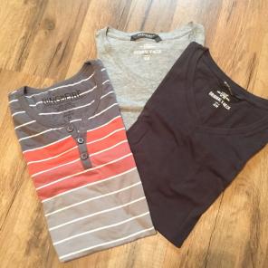 Men's MED V-necks