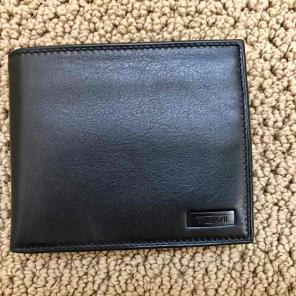 NWOT men's Tumi leather wallet