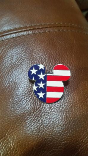 2001 American flag Disney pin
