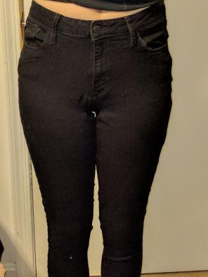 Mid-rise black jean size 4