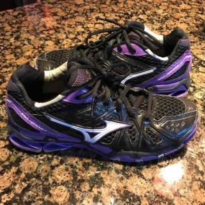 Women's Mizuno volleyball shoes
