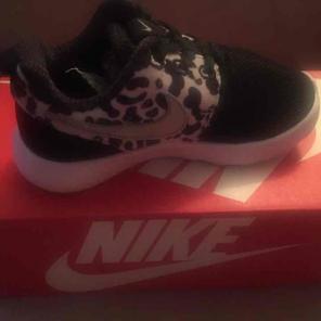Nike roshe lim. edition size 9 toddler