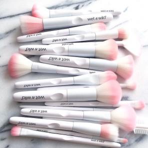 NWT 4 Wet N Wild Brushes
