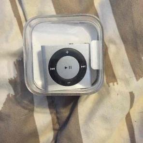 Silver iPod shuffle new