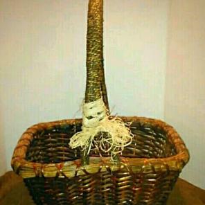 VINTAGE TWISTED HANDLE WICKER BASKET