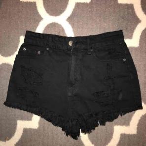 BLACK BDG HIGH RISE JEAN SHORTS 27