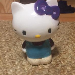 Hello kitty Statue