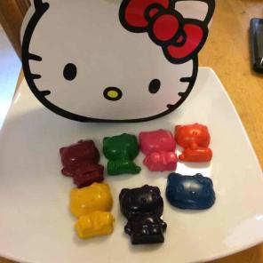Hello Kitty Crayons!!! 35 Crayons