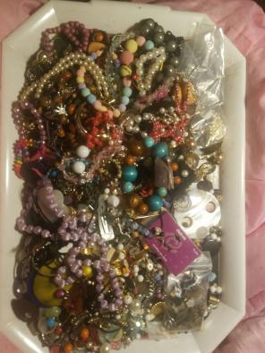 VIN 2 NOW JUNK JEWELRYCRAFT LOT A-3