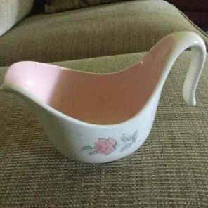 VINTAGE PINK ROSE GRAVY BOAT MINT COND.