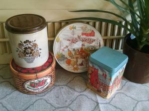 Vintage tins lot of 4