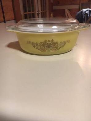 Pyrex Golden Wreath