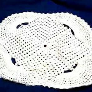 Vintage doilie lot of 2
