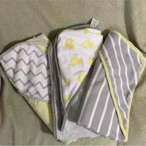 3 Circo gray and yellow baby towels