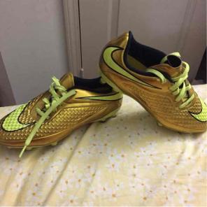 Nike hypervenom cleats Size 4.5