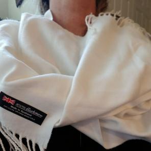 100% cashmere scarf. Unisex