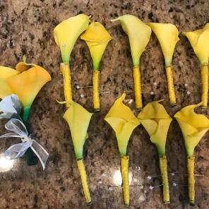 Wedding boutonnieres flowers groom