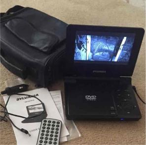 Sylvania SDVD7014 portable DVD player