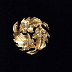 Vintage leaf brooch